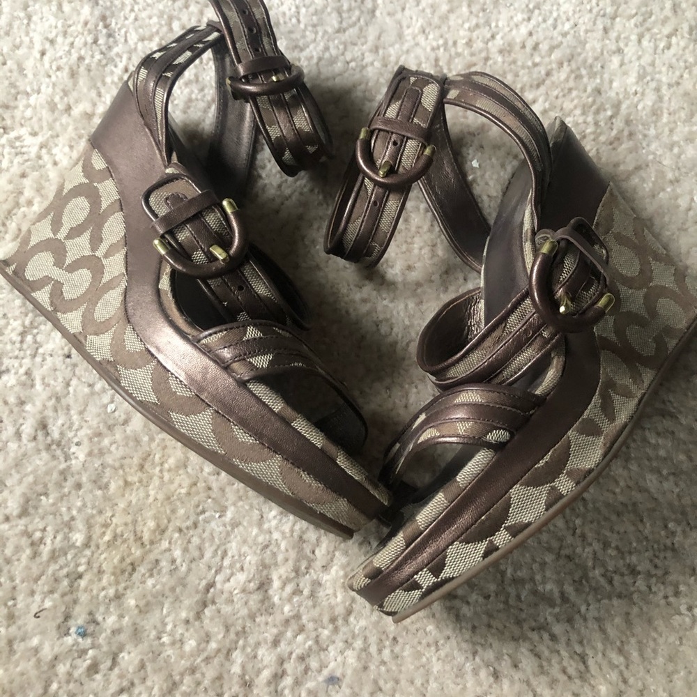 Gorgeous Classic Coach Ankle Strap Wedge Sandals